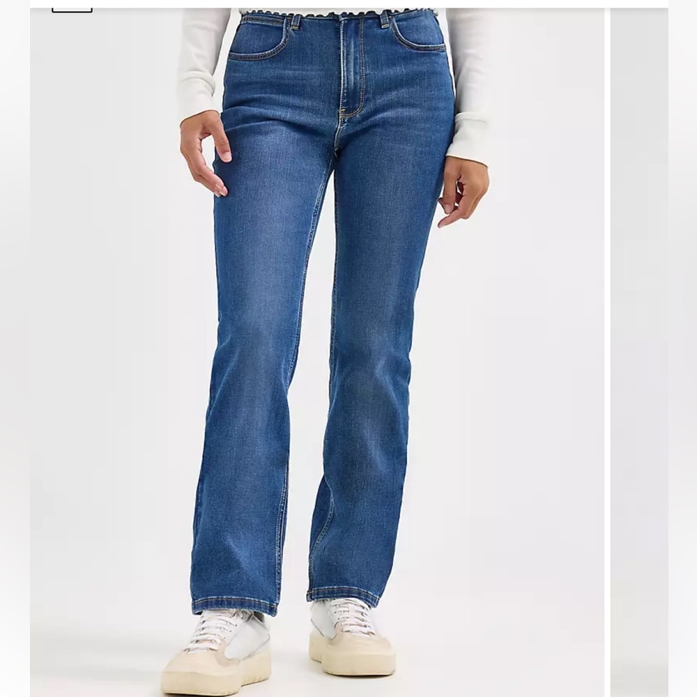Wrangler Women's Hudson Blue Straight Leg Jeans